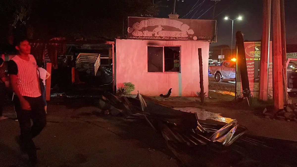 Voraz incendio de un local de comida en Altamira Central de Emergencias (3)